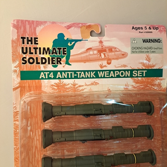 The Ultimate Soldier U.S. AT4 Anti-Tank Weapon Set by 21st Century Toys - Picture 2 of 7